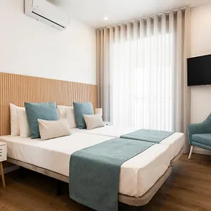 https://hostel-madalena-e-suites.hotelaalgarve.com